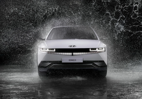 Hyundai Ioniq 5 parked in the rain.