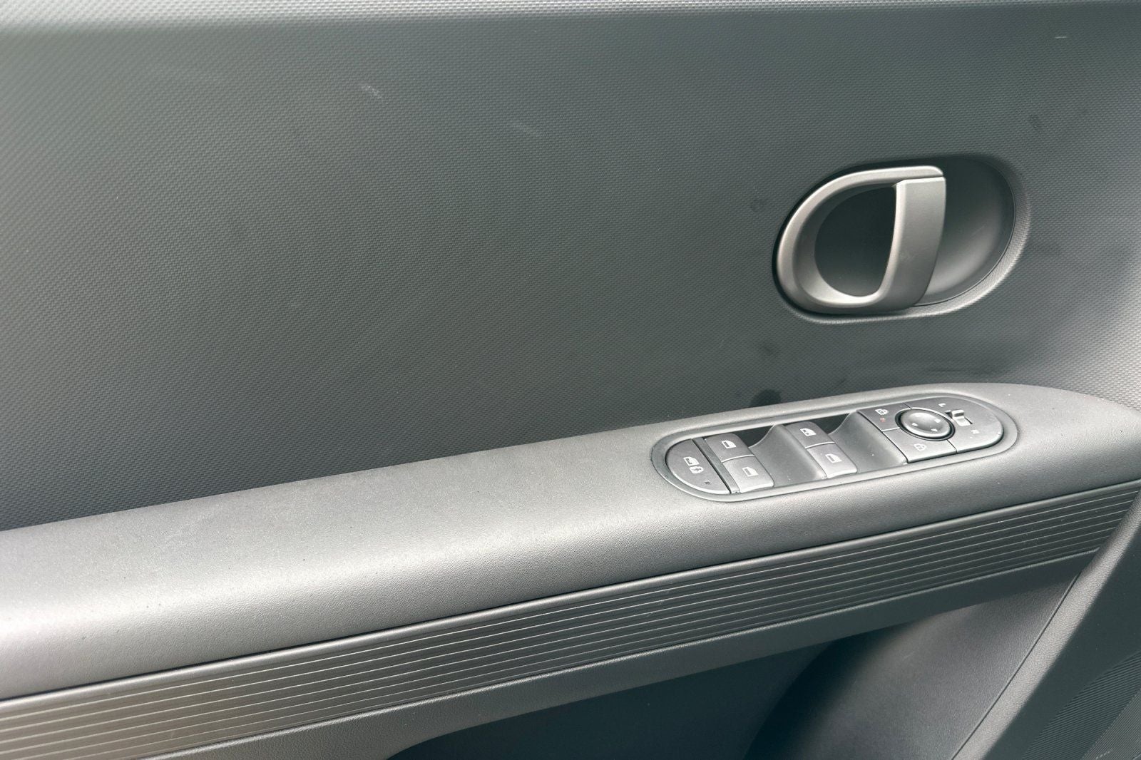 2025 Hyundai IONIQ 5 SE Standard Range