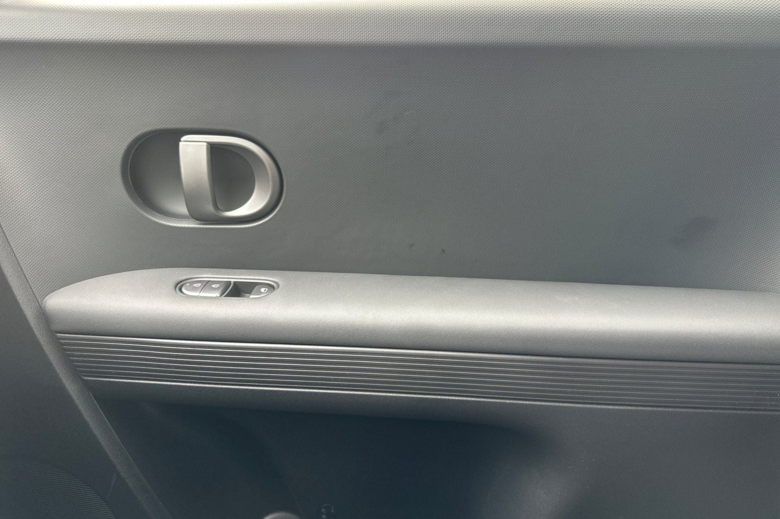 2025 Hyundai IONIQ 5 SE Standard Range