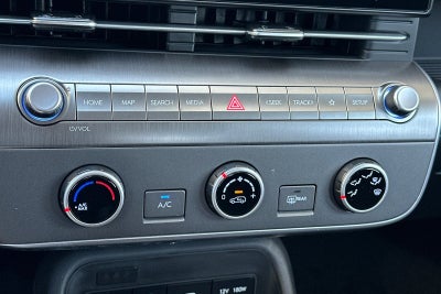 2027 Hyundai KONA SE