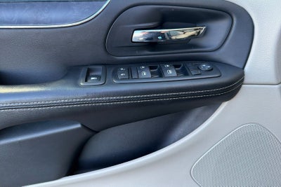 2012 Chrysler Town & Country Touring-L