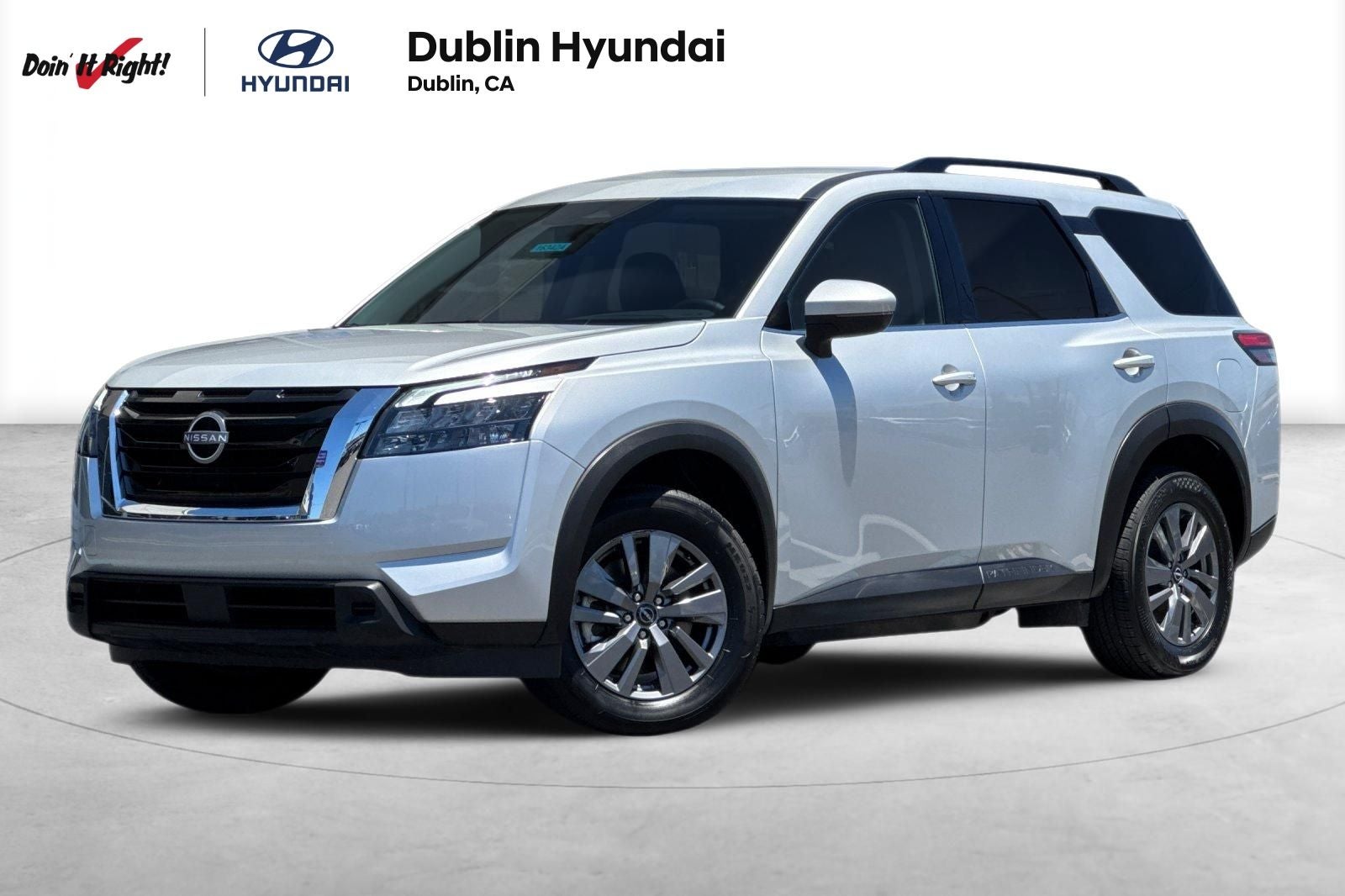 2025 Nissan Pathfinder SV 2WD's photo