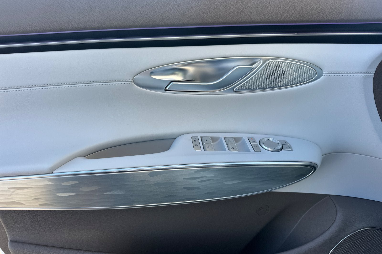 2026 Genesis Electrified GV70 19"