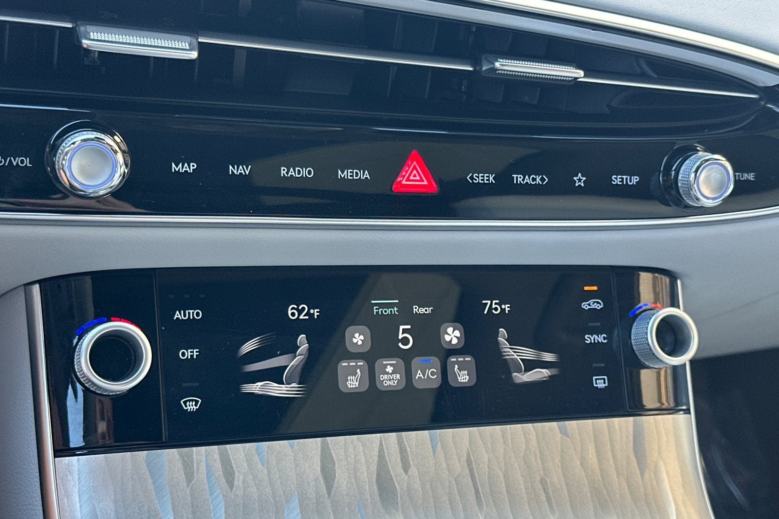 2026 Genesis Electrified GV70 19"