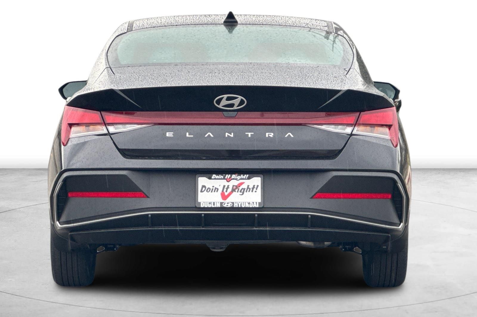 2025 Hyundai ELANTRA SE