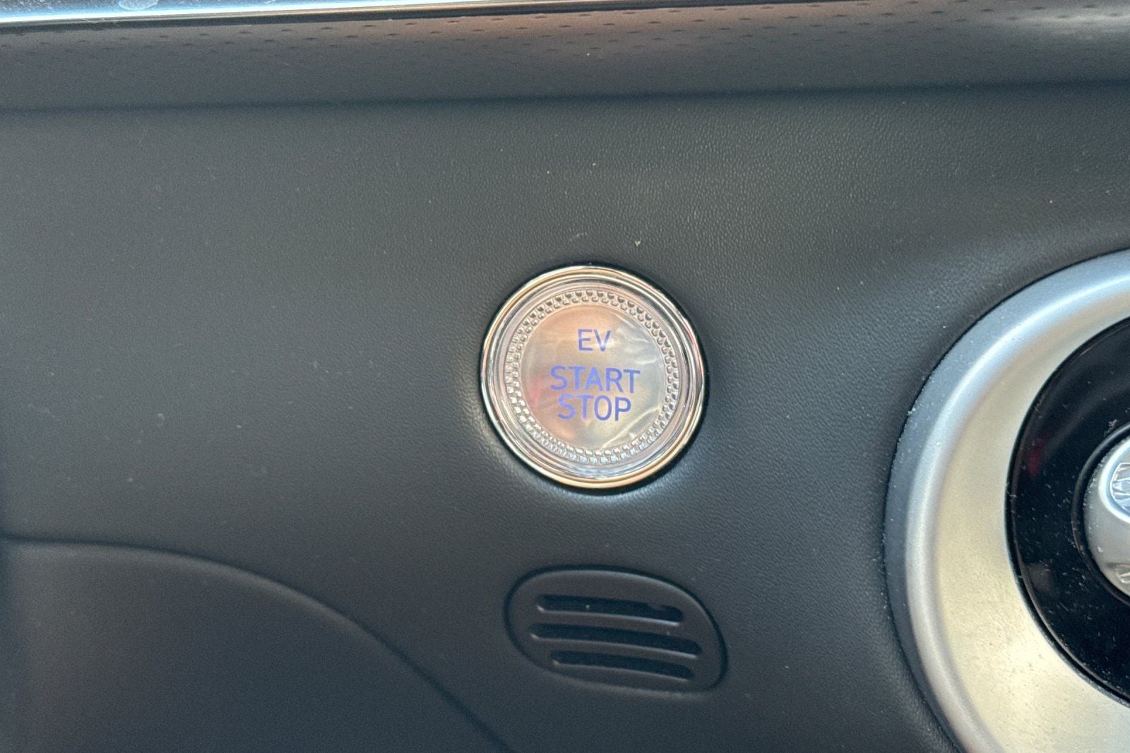 2023 Genesis GV60 Advanced